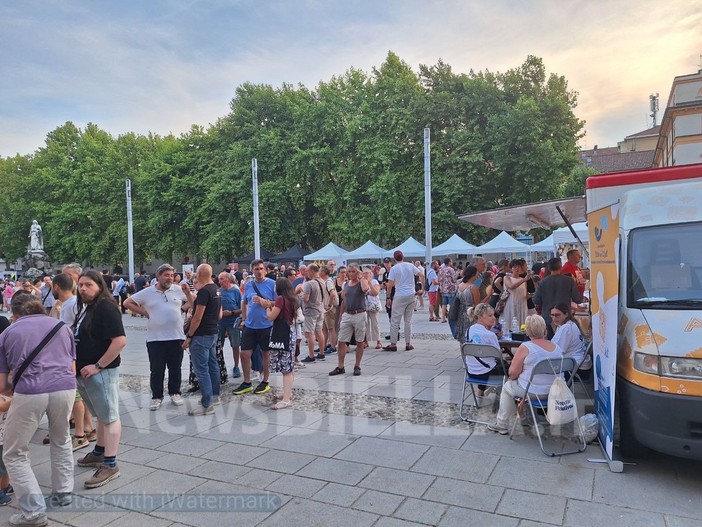 Biella si prepara al Concertozzo di stasera: ieri spazio alle associazioni e all’inclusione in piazza Duomo - Foto Nicola Rasolo per newsbiella.it