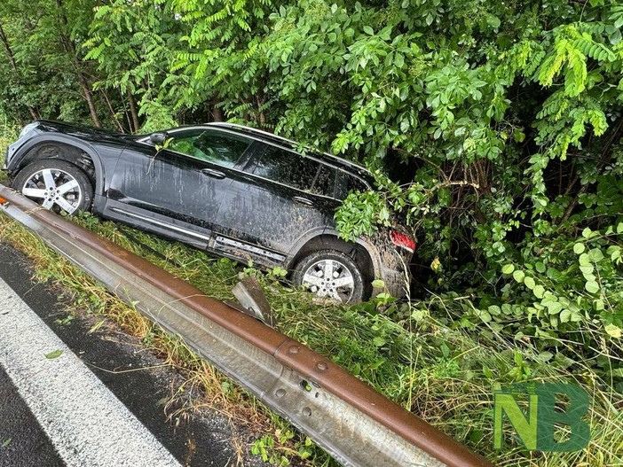 Super, incidente all'uscita di Vigliano, auto finisce nel fosso FOTO Davide Finatti per newsbiella.it