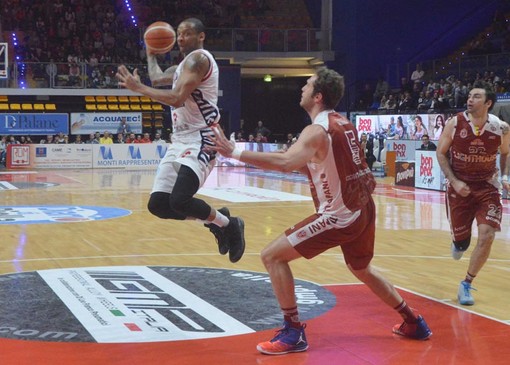Basket: Problemi al ginocchio, Mike Hall si ferma per una settimana Basket: Problemi al ginocchio, Mike Hall si ferma per una settimana
