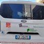 In foto, il nuovo pulmino AISM con i loghi di Fondazione CRB e Banca Simetica. In foto, il nuovo pulmino AISM con i loghi di Fondazione CRB e Banca Simetica.