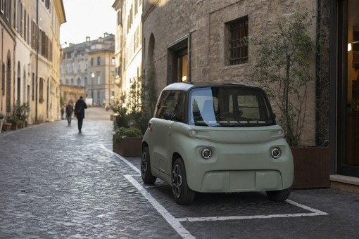 Dalla facilità di parcheggio ai consumi: il ruolo delle microcar elettriche nella vita urbana