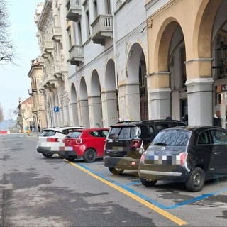 Biella, rifacimento della segnaletica negli stalli blu