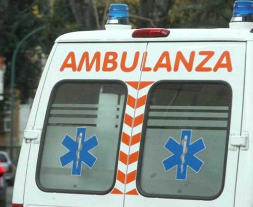 Dal Nord Ovest - Rimane schiacciato dal bus, grave un 60enne (foto di repertorio) Dal Nord Ovest - Rimane schiacciato dal bus, grave un 60enne (foto di repertorio)