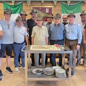 Alpini, grande festa a Vigliano per i 95 anni di Giuliano Valenti Alpini, grande festa a Vigliano per i 95 anni di Giuliano Valenti