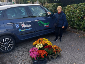 Gesto di umanità nei cimiteri di Cossato, l’Auser ricorda i defunti con un fiore sulle tombe senza visite Gesto di umanità nei cimiteri di Cossato, l’Auser ricorda i defunti con un fiore sulle tombe senza visite