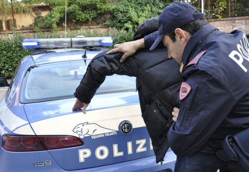 Dal Nord Ovest - Aggredisce due donne: arrestato per rapina e violenza sessuale (foto di repertorio)