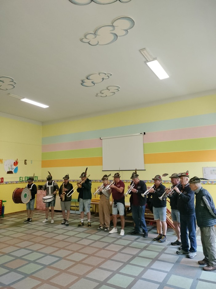 Gli Alpini portano musica e allegria a Cavaglià - foto e video Canova per newsbiella.it