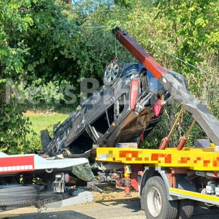 Tollegno, recuperata l'auto finita nel Rio Stono dopo l'incidente