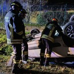 Perde il controllo dell’auto e si ribalta nel fosso - Foto di Mattia Baù per newsbiella.it