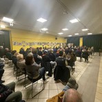 Partecipazione a Mongrando per la serata informativa sulle nuove modalità di raccolta rifiuti (foto dalla pagina Facebook di Insieme per Mongrando Michele Teagno Sindaco)