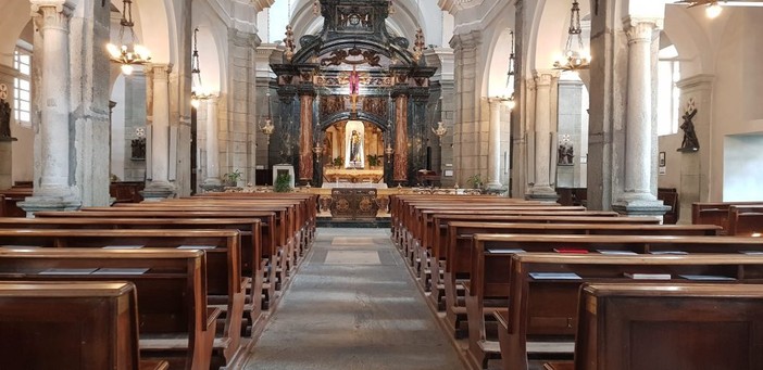 “Adotta un banco”: insieme per custodire la Basilica Antica di Oropa “Adotta un banco”: insieme per custodire la Basilica Antica di Oropa