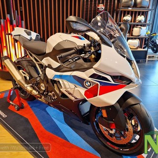Activ Motor, grande entusiasmo alla presentazione della nuova BMW S 1000 RR.