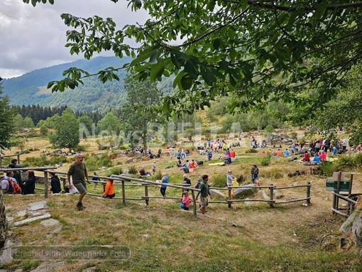 Festa all’Alpe Artignaga: polenta concia e panini per oltre mille persone FOTO e VIDEO Angela Lobefaro per newsbiella.it