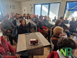 Biella, mercato di piazza Falcone, ambulanti in rivolta compatti: “Non ci spostiamo”