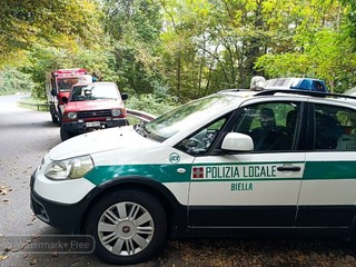 Tenta di sfuggire alle forze dell'ordine e cade in un dirupo FOTO Mattia Baù per newsbiella.it Tenta di sfuggire alle forze dell'ordine e cade in un dirupo FOTO Mattia Baù per newsbiella.it