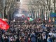 Corteo per Aska, Torino sotto assedio: camionetta in fiamme e agente picchiato Corteo per Aska, Torino sotto assedio: camionetta in fiamme e agente picchiato