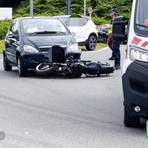 Scontro auto-moto a Vigliano, traffico e code alla rotonda del cimitero (foto di Mattia Baù per newsbiella.it) Scontro auto-moto a Vigliano, traffico e code alla rotonda del cimitero (foto di Mattia Baù per newsbiella.it)