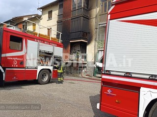Incendio a Biella Pavignano, alloggio in fiamme: palazzina evacuata FOTO e VIDEO Mattia Baù per newsbiella.it
