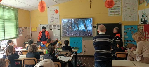 Ronco, i volontari AIB incontrano gli alunni delle quinte elementari