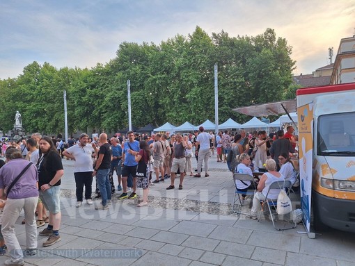 Biella si prepara al Concertozzo di stasera: ieri spazio alle associazioni e all’inclusione in piazza Duomo - Foto Nicola Rasolo per newsbiella.it