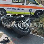 Biella, scontro tra auto e moto all’incrocio di via Bertodano (foto di Davide Finatti per newsbiella.it)