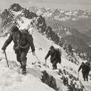 A Biella "Quelli della montagna": alpinismo locale nei filmati d'epoca - Immagine generata con IA