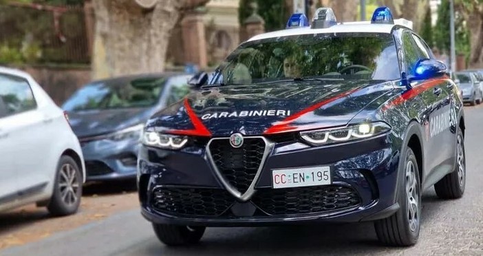 Follia a Ivrea, stacca a morsi un dito alla rivale: arrestata (foto di repertorio) Follia a Ivrea, stacca a morsi un dito alla rivale: arrestata (foto di repertorio)