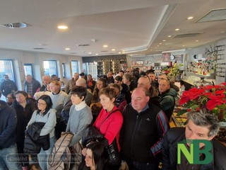 Biella, mercato di piazza Falcone, ambulanti in rivolta compatti: “Non ci spostiamo”