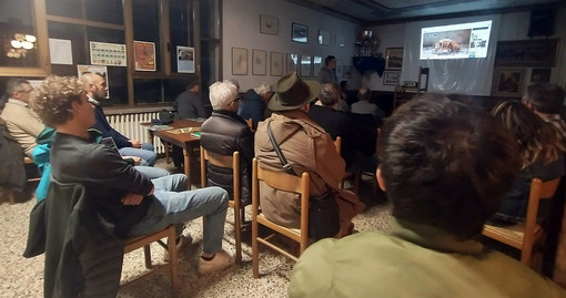 Un momento della partecipata serata inaugurale del corso di apicoltura