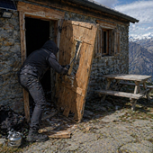 Valle Cervo, amara sorpresa nel ritorno agli alpeggi: l’inciviltà raggiunge l’alta quota - Immagine generata dell'IA