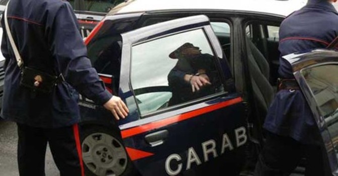 Controlli per strada e perquisizione in casa, trovata della droga: giovane arrestato a Biella (foto di repertorio)