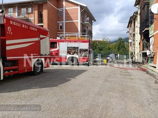 Incendio a Biella Pavignano, alloggio in fiamme: palazzina evacuata FOTO e VIDEO Mattia Baù per newsbiella.it