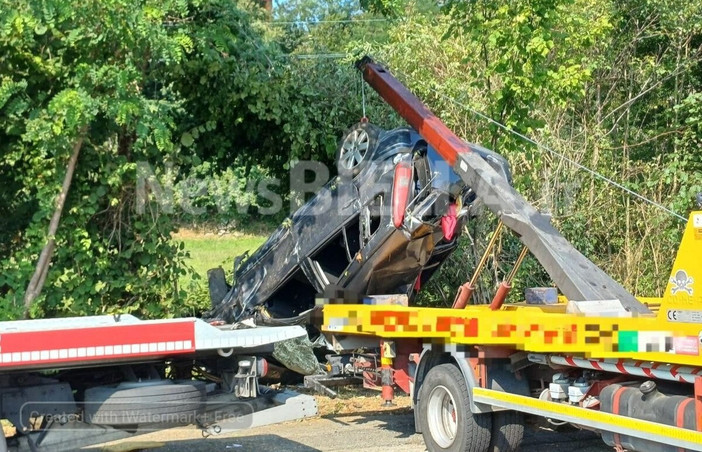 Tollegno, recuperata l'auto finita nel Rio Stono dopo l'incidente