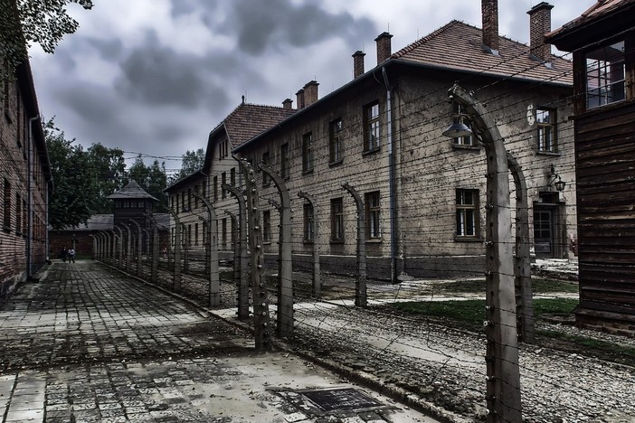 Fondazione CRT e Provincia di Biella ripropongono alle superiori il concorso “Shoah: memoria e futuro” Fondazione CRT e Provincia di Biella ripropongono alle superiori il concorso “Shoah: memoria e futuro”