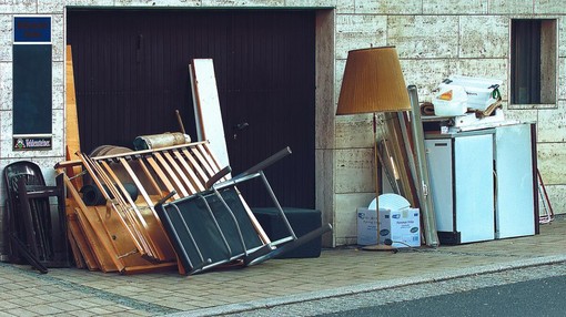 Andorno Micca, lanciano mobili dal balcone: due denunciati, foto pixabay Andorno Micca, lanciano mobili dal balcone: due denunciati, foto pixabay