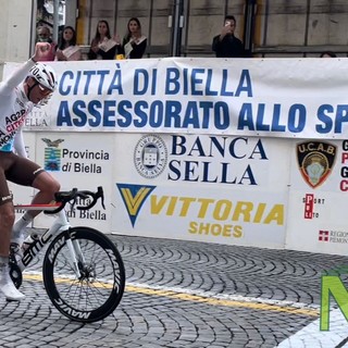 26° Giro della Provincia di Biella. taglia il traguardo Bastien Tronchon, foto Finatti