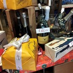 Capodanno, il conto alla rovescia è iniziato: bottiglie esclusive firmate Vaglio Giors Capodanno, il conto alla rovescia è iniziato: bottiglie esclusive firmate Vaglio Giors