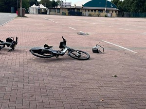 E-bike sharing gettate e danneggiate a Biella: la segnalazione dal Villaggio Lamarmora E-bike sharing gettate e danneggiate a Biella: la segnalazione dal Villaggio Lamarmora