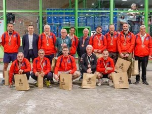 Nella foto di Dante Bonino la squadra del Crc Gaglianico Botalla Formaggi premiata al termine della semifinale