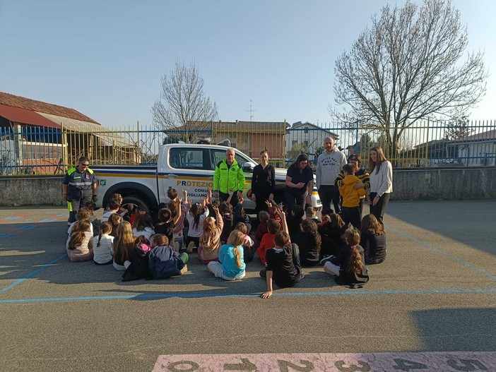 Benna, la Protezione Civile entra a scuola: incontro con gli alunni delle elementari