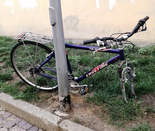 Biella, Riva, una lettrice: &quot;Qualcuno cerca questa bicicletta?&quot;