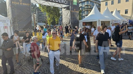 Bolle di Malto, l'apertura dei cancelli in piazza Martiri e piazza Primo Maggio, tra musica, birra e cucina di strada FOTO e VIDEO Mauro Benedetti per newsbiella.it Bolle di Malto, l'apertura dei cancelli in piazza Martiri e piazza Primo Maggio, tra musica, birra e cucina di strada FOTO e VIDEO Mauro Benedetti per newsbiella.it