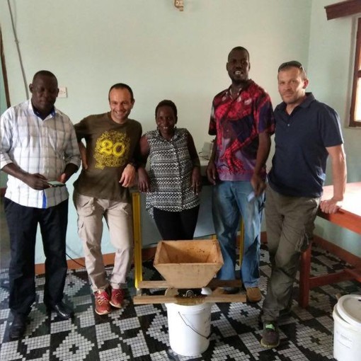 “In missione” da Biella all’Africa per rilanciare l’economia locale con l’apicoltura FOTOGALLERY