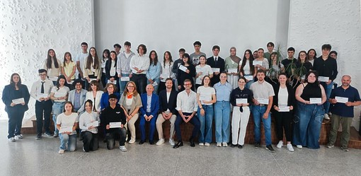 Biella, al Liceo Avogadro le Borse di Studio: premiati gli studenti Biella, al Liceo Avogadro le Borse di Studio: premiati gli studenti