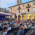 Biella celebra i 60 anni del Biella Jazz Club: in Piazza Duomo musica, immagini ed emozioni FOTO e VIDEO Nicola Rasolo per newsbiella.it Biella celebra i 60 anni del Biella Jazz Club: in Piazza Duomo musica, immagini ed emozioni FOTO e VIDEO Nicola Rasolo per newsbiella.it