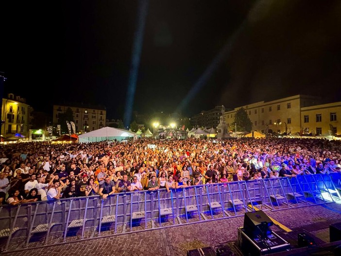 Biella brinda al successo: boom di presenze a Bolle di Malto tra musica, eventi e degustazioni FOTO Biella brinda al successo: boom di presenze a Bolle di Malto tra musica, eventi e degustazioni FOTO