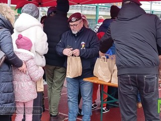 Babbo Natale Paracadutista a Biella: niente lancio dal cielo, ma regali ai bambini