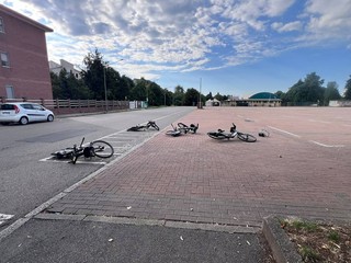 E-bike sharing gettate e danneggiate a Biella: la segnalazione dal Villaggio Lamarmora E-bike sharing gettate e danneggiate a Biella: la segnalazione dal Villaggio Lamarmora