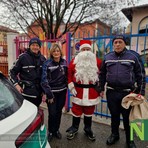 Babbo Natale “fermato” a Biella dalla Polizia Locale: tappa speciale alla scuola a Villa Petiva