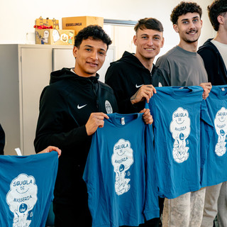 Calcio, i giocatori della Biellese incontrano gli alunni di Cossato (credit: Biellese 1902)